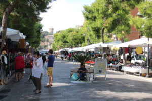 De grote markt in Porto San Giorgio | Vakantiewoning Casa Cipresse