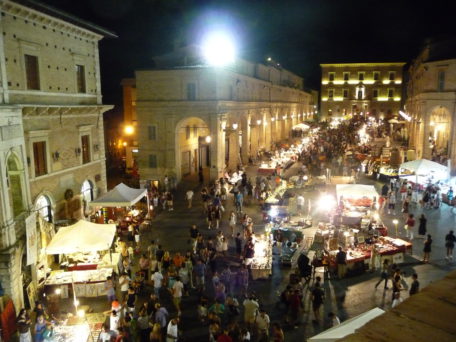 Antiekmarkt in Fermo | Vakantiewoning Casa Cipresse